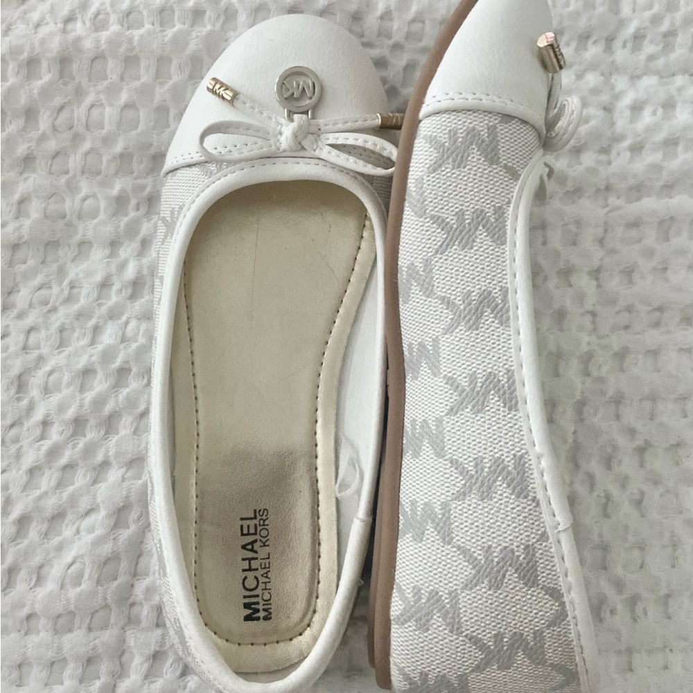 Michael Kors Girl’s ballerina signature flats, shoes size 1